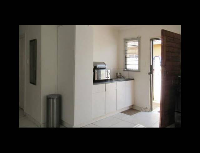 5 BEDROOM HOUSE FOR SALE IN PROTEA GLEN EXT